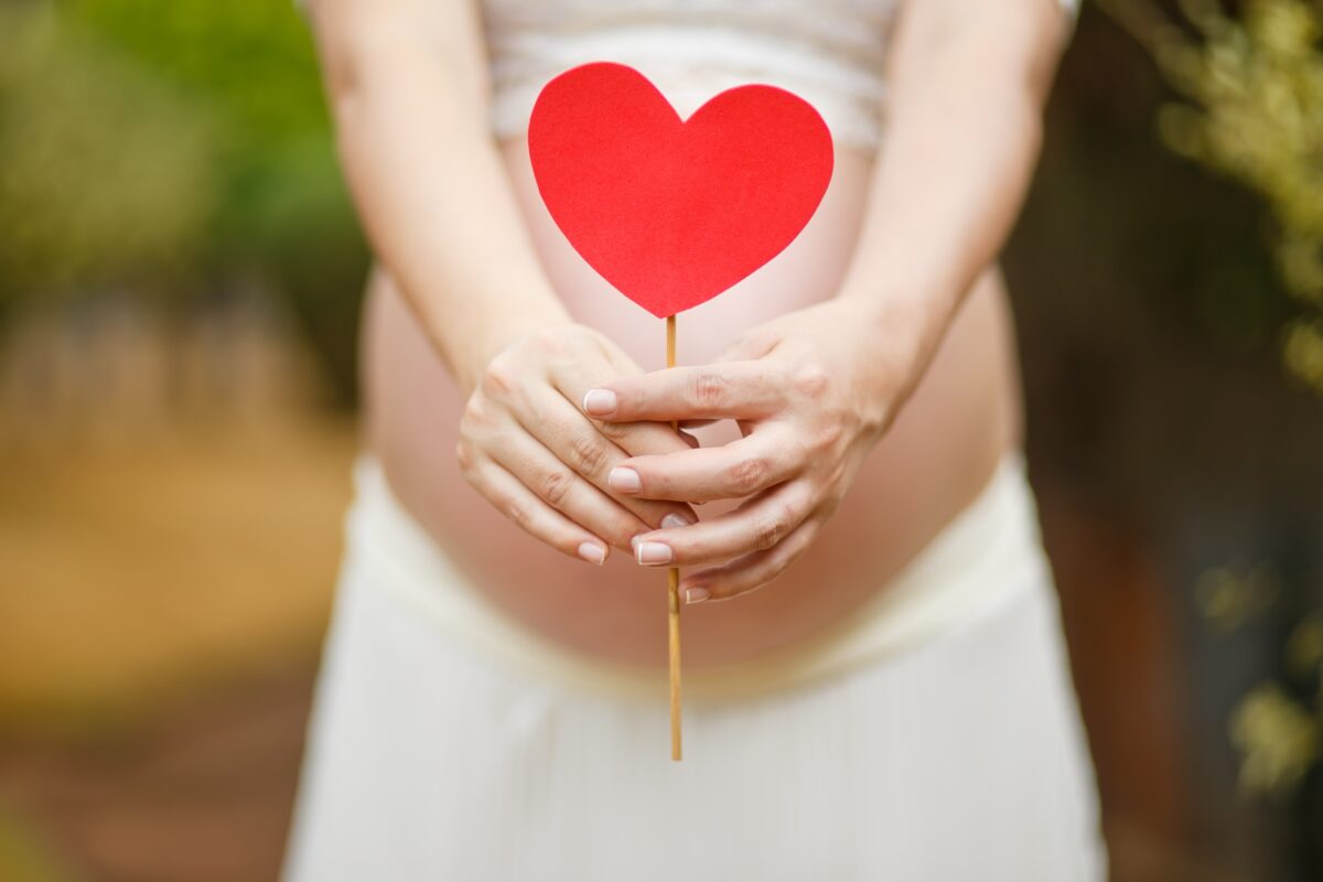 Żylaki sromu w ciąży: Jak łagodzić dolegliwości zmianą stylu życia?
